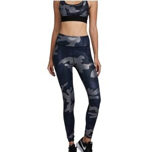 NWT Noli Leggings and Sports Bra in Liquid Metallic Gray Camo Size‎ Medium